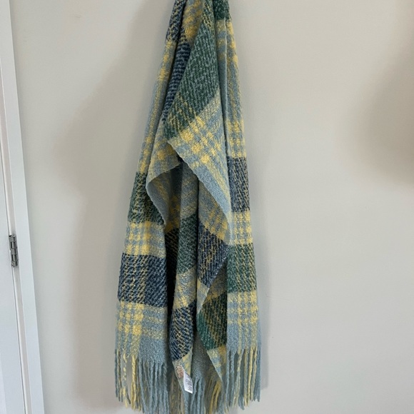 Free People Scarf - Picture 2 of 3